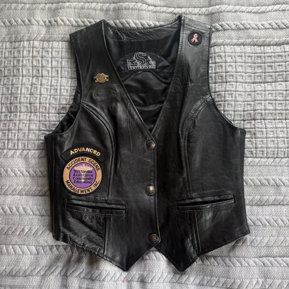 Vintage Harley Davidson Leather King Biker Vest Black Leather w/ Patches